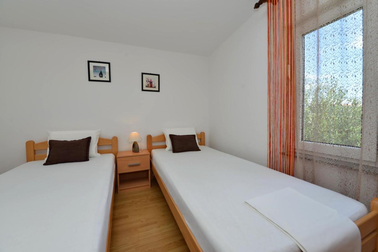 Apartment Nada Vir Exterior photo